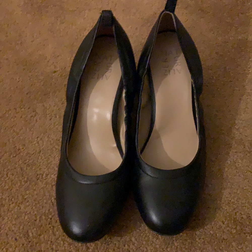 Women’s Naturalizer black pumps